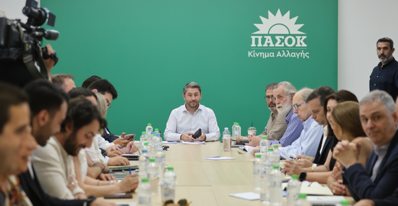 Το ΠΑΣΟΚ δημιούργησε σκιώδη κυβέρνηση: Τα πρόσωπα που την αποτελούν