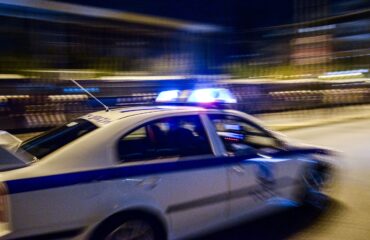 Αστραπιαία διακομιδή γυναίκας στο νοσοκομείο με περιπολικό – Είχε τραυματιστεί σε διόδια της Θεσσαλονίκης