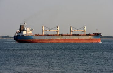 Στο «φως» πλάνα με το αμερικανικό φορτηγό πλοίο «Arista» που κατασχέθηκε από τους IRGC στα Στενά του Ορμούζ
