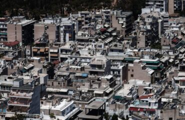 Αιφνιδιαστικές έφοδοι της ΕΛ.ΑΣ. σε πολεοδομίες της Αττικής παρουσία εισαγγελέα: Τουλάχιστον έξι συλλήψεις