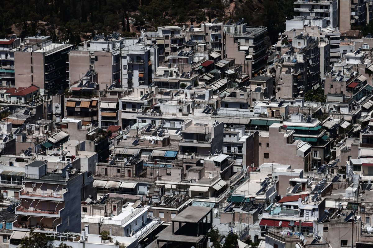Αιφνιδιαστικές έφοδοι της ΕΛ.ΑΣ. σε πολεοδομίες της Αττικής παρουσία εισαγγελέα: Τουλάχιστον έξι συλλήψεις