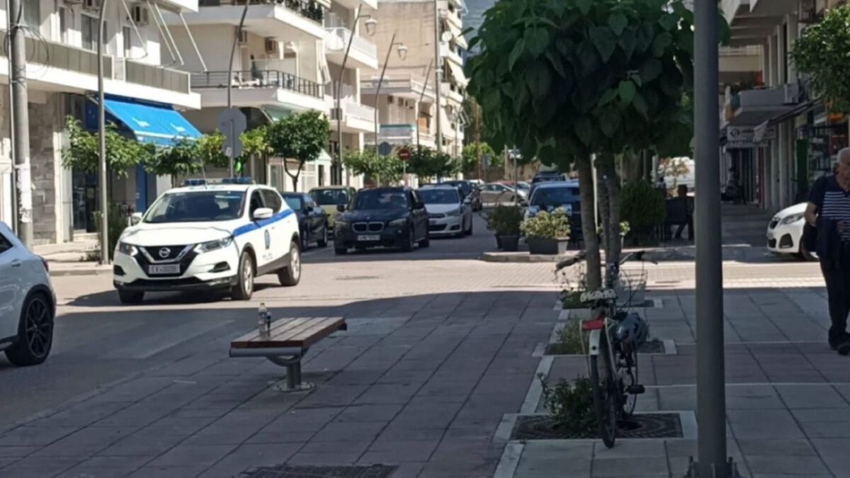 Οδηγήθηκε σήμερα το πρωί στα δικαστήρια της Καλαμάτας ο 41χρονος συζυγοκτόνος