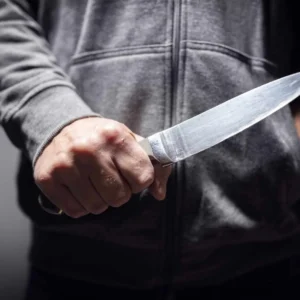 Χειροπέδες σε άνδρα στην Ηγουμενίτσα: Παρενόχλησε ανήλικη και έπειτα απείλησε με μαχαίρι τον πατέρα της
