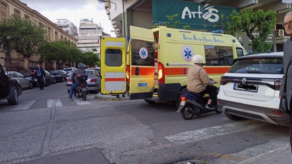 Σοβαρό τροχαίο στο Αγρίνιο: Σύγκρουση αυτοκινήτων οδήγησε στο νοσοκομείο μητέρα και βρέφος