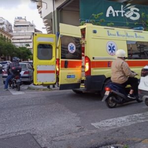 Σοβαρό τροχαίο στο Αγρίνιο: Σύγκρουση αυτοκινήτων οδήγησε στο νοσοκομείο μητέρα και βρέφος