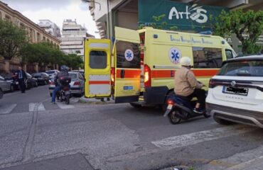 Σοβαρό τροχαίο στο Αγρίνιο: Σύγκρουση αυτοκινήτων οδήγησε στο νοσοκομείο μητέρα και βρέφος