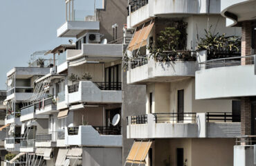 Η Κομισιόν «χαλάει» το αφήγημα της κυβέρνησης Κ.Μητσοτάκη για «πρόοδο» στην οικονομία – «Καμπανάκι» φτωχοποίησης
