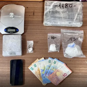 Αττική: Χειροπέδες σε 25χρονο αλλοδαπό που στην κατοχή του είχε περισσότερα από 1,2 κιλά κοκαΐνης