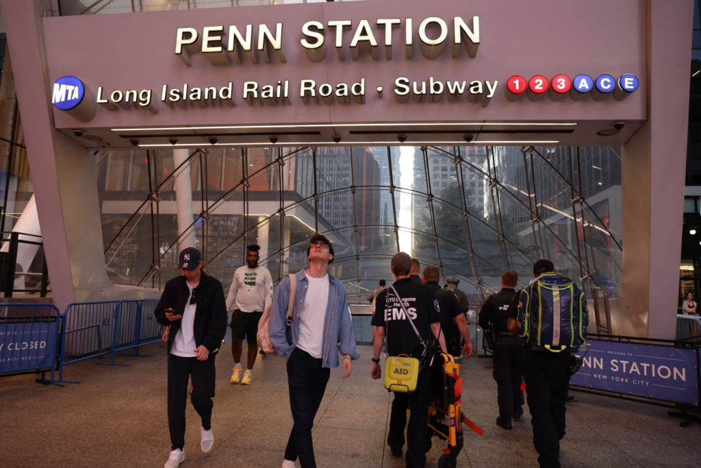 Επίθεση με μαχαίρι στο «Penn Station» της Νέας Υόρκης: Τουλάχιστον πέντε τραυματίες (βίντεο)