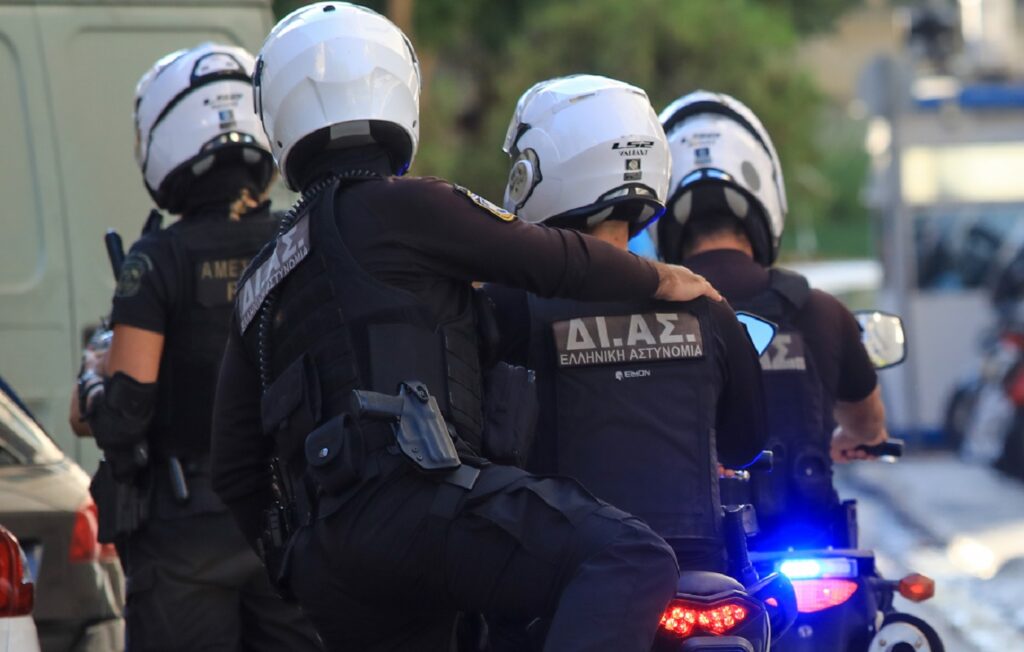 Συνελήφθησαν 3 αλλοδαποί στη Θήβα που κρατούσαν σαν σκλάβο εργαζόμενό τους: Ανάμεσα στους δράστες κι ένας ανήλικος