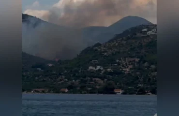 Φωτιά κοντά στη λίμνη Βουλιαγμένης Λουτρακίου: Προειδοποιητικό μήνυμα στους κατοίκους