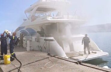 Φωτιά σε θαλαμηγό στην Αμφιλοχία: Τραυματίστηκε 28χρονος αλλοδαπός (βίντεο)