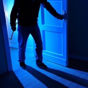 Ριφιφί σε εργοστάσιο ξυλείας στα Άνω Λιόσια: Άρπαξαν χρηματοκιβώτιο, έξι υπολογιστές και συστήματα UPS