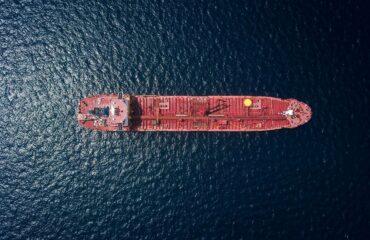 Στις φλόγες «τυλίχθηκε» πετρελαιοφόρο ανοικτά του Ομάν: Στο πλοίο επιβαίνουν 24 Ινδοί ναυτικοί (βίντεο)