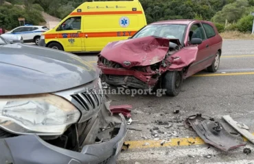 Δείτε βίντεο: Οχήματα συγκρούστηκαν μεταξύ τους μπροστά από το άγαλμα του Λεωνίδα στις Θερμοπύλες
