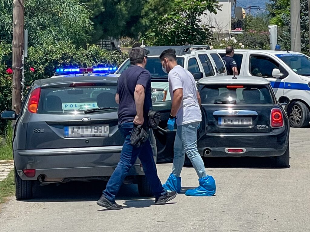 Νέα στοιχεία για το διπλό φονικό στο Αίγιο: Ο 65χρονος έπλυνε ρούχα πριν ειδοποιήσει τους γείτονες