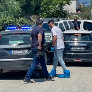 Νέα στοιχεία για το διπλό φονικό στο Αίγιο: Ο 65χρονος έπλυνε ρούχα πριν ειδοποιήσει τους γείτονες