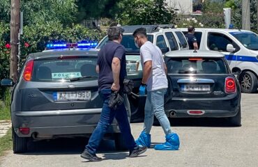Νέα στοιχεία για το διπλό φονικό στο Αίγιο: Ο 65χρονος έπλυνε ρούχα πριν ειδοποιήσει τους γείτονες