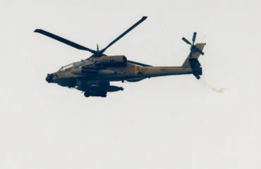 Συντριβή αμερικανικού στρατιωτικού ελικοπτέρου Apache κοντά στα Στενά του Ορμούζ: Θαλάσσιο drone διέσωσε το πλήρωμα