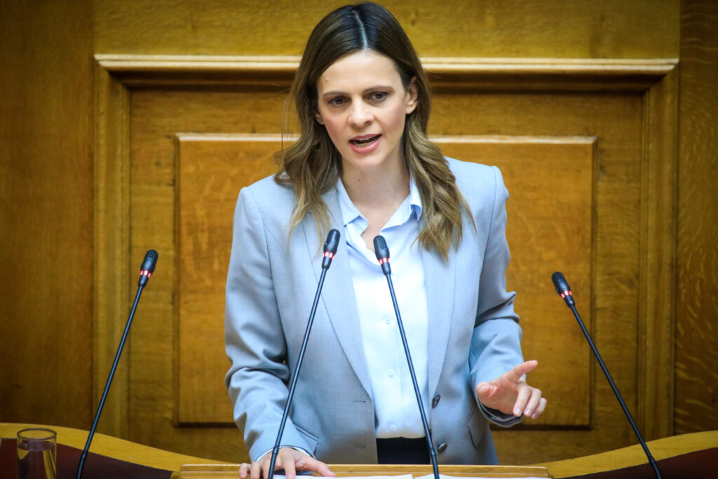 Ε.Αχτσιόγλου: «Δεν αποκλείω στις επόμενες εκλογές να κερδίσει ο Α.Τσίπρας τον Κ.Μητσοτάκη»
