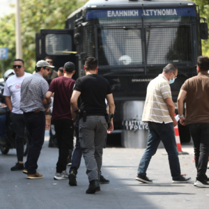 Νέα στοιχεία για το κύκλωμα στις Πολεοδομίες: Έπαιρναν χρήματα ακόμα και μέσα σε κουτιά γλυκών!