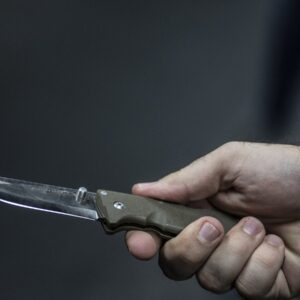 Λουόμενοι κατήγγειλαν άνδρα με μαχαίρι στην παραλία της Γλυφάδας – Άφαντος ο δράστης