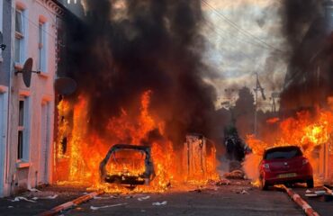Αποφασισμένοι οι Β.Ιρλανδοί προειδοποιούν τον Κ.Στάρμερ μετά την απόπειρα αποκεφαλισμού από παράνομο μετανάστη