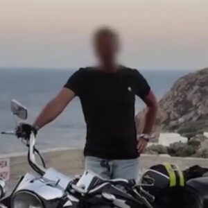 «Σκότωσε μάνα και γιο με 29 μαχαιριές και έμεινε 4 ώρες με τις σορούς στο σπίτι» λένε οι αστυνομικοί για τον Ιταλό