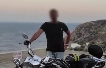 «Σκότωσε μάνα και γιο με 29 μαχαιριές και έμεινε 4 ώρες με τις σορούς στο σπίτι» λένε οι αστυνομικοί για τον Ιταλό