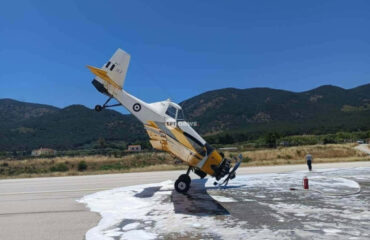 Λέσβος: Αεροσκάφος PZL της 359 ΜΑΕΔΥ «καρφώθηκε» με την μύτη στον αεροδιάδρομο! (φωτο)