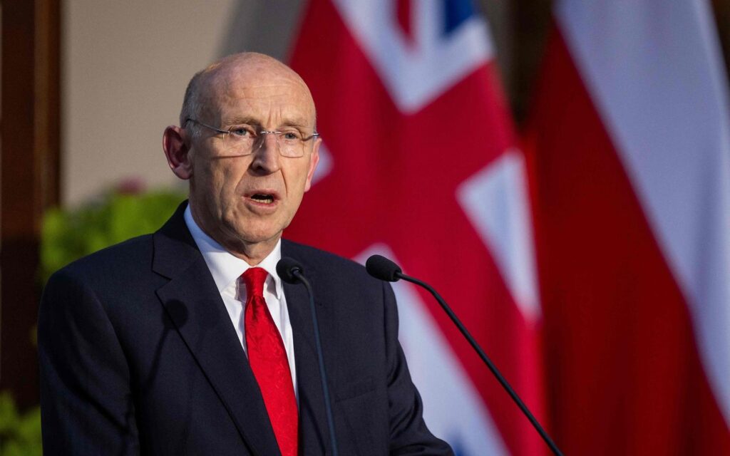 Παραιτήθηκε ο Βρετανός υπουργός Άμυνας, John Healey – Καταγγέλλει  έλλειψη κονδυλίων
