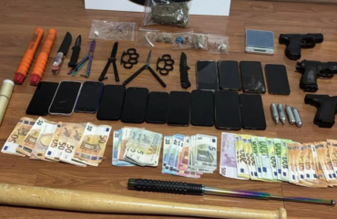 Εξαρθρώθηκαν δύο σπείρες που διακινούσαν ναρκωτικά σε μαθητές στα ΒΠ Αττικής – 11 συλλήψεις