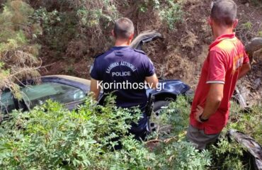 Αυτοκίνητο στην Κόρινθο έπεσε σε χαράδρα 25 μέτρων – Από «θαύμα» σώθηκε η οδηγός του (βίντεο)