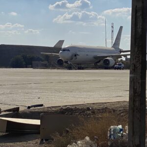 Κουβέιτ: Mεγάλες ζημιές στο διεθνές αεροδρόμιο μετά τα ιρανικά πυραυλικά πλήγματα – Καταστράφηκε ραντάρ
