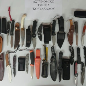 «Γκάμα» από μαχαίρια και σουγιάδες είχε ο 52χρονος που συνελήφθη στον Κορυδαλλό (φωτο)