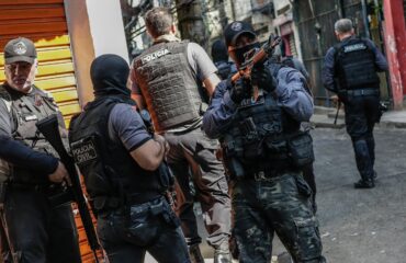 Βίντεο: Αστυνομικοί στην Βραζιλία σταματούν ζευγάρι για έλεγχο και η γυναίκα έκρυβε όπλο στα… απόκρυφά της!