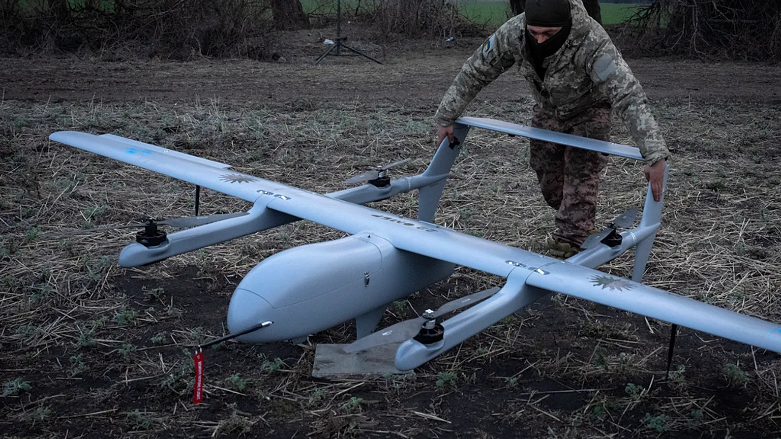Ρωσικά drones στην Ζαπορίζια προστατεύουν οχήματα με πολίτες από ουκρανικές επιθέσεις (βίντεο)