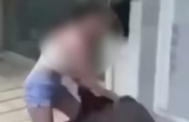 Ξυλοδαρμός γυναίκας στην Πάτρα από δύο ανήλικα κορίτσια: Η ΕΛΑΣ αναζητά και την τρίτη της παρέας