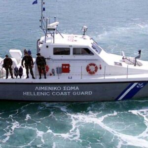 Ιστιοφόρο με τουρκική σημαία και τρεις αλλοδαπούς προσάραξε στη δυτική Λέσβο – Άμεση η άφιξη του Λιμενικού