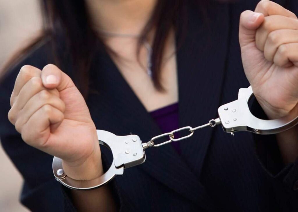 Ποινή 10ετους κάθειρξης σε τραπεζική υπάλληλο στη Λάρισα: Mε απάτες καταχράστηκε 500.000 ευρώ από λογαριασμούς