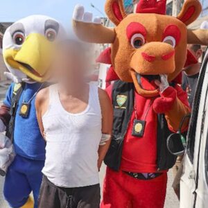 Περού: Αστυνομικοί ντύθηκαν μασκότ του Μουντιάλ και συνέλαβαν βαρόνο ναρκωτικών σε μυστική επιχείρηση (βίντεο)