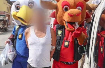 Περού: Αστυνομικοί ντύθηκαν μασκότ του Μουντιάλ και συνέλαβαν βαρόνο ναρκωτικών σε μυστική επιχείρηση (βίντεο)