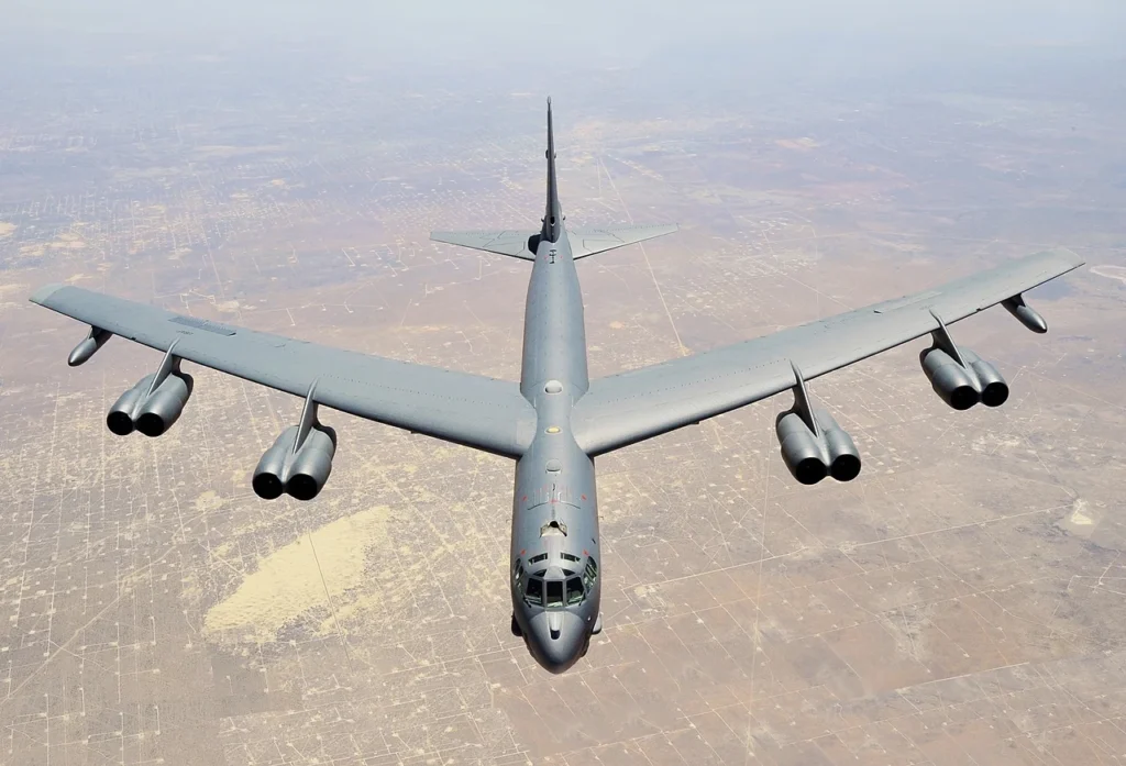 ΗΠΑ: Βομβαρδιστικό B-52 συνετρίβη λίγο μετά την απογείωσή του στην αεροπορική βάση Έντουαρντς (βίντεο)