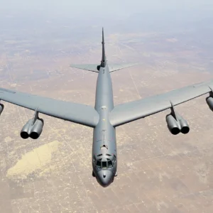 ΗΠΑ: Βομβαρδιστικό B-52 συνετρίβη λίγο μετά την απογείωσή του στην αεροπορική βάση Έντουαρντς (βίντεο)