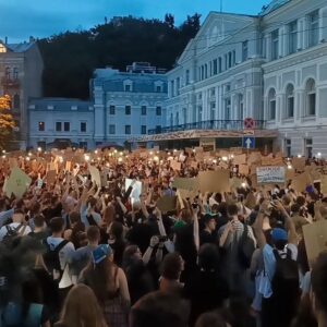 Βίντεο: Μαζικές κινητοποιήσεις στο Κίεβο κατά της αναγκαστικής στρατολόγησης!