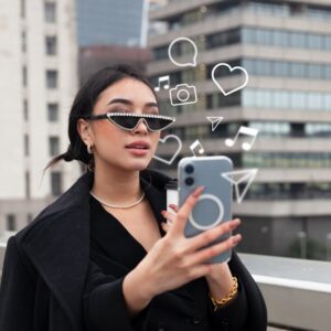 Κίνα: Βάζει όρια στους influencers – «Αν θέλετε να μιλάτε να έχετε πτυχίο»