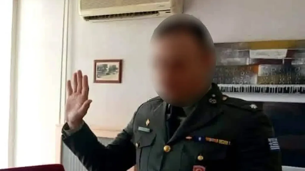 Έντονες αντιδράσεις προκάλεσε φωτογραφία με στέλεχος των Ενόπλων Δυνάμεων να ορκίζεται στο δωδεκάθεο!