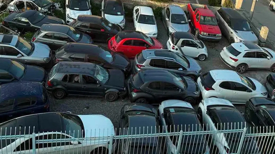 Εξαρθρώθηκε σπείρα που έκλεβε, παραποιούσε & μεταπωλούσε οχήματα στην Αττική: Πάνω από 1 εκατ. ευρώ το κέρδος τους
