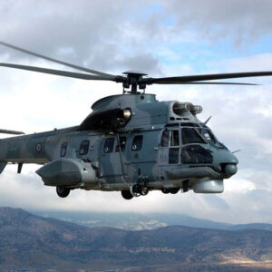 Αεροδιακομιδή 40χρονου ναυτικού με Super Puma στο νοσοκομείο Χανίων (βίντεο)
