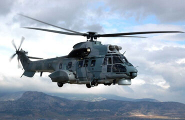 Αεροδιακομιδή 40χρονου ναυτικού με Super Puma στο νοσοκομείο Χανίων (βίντεο)